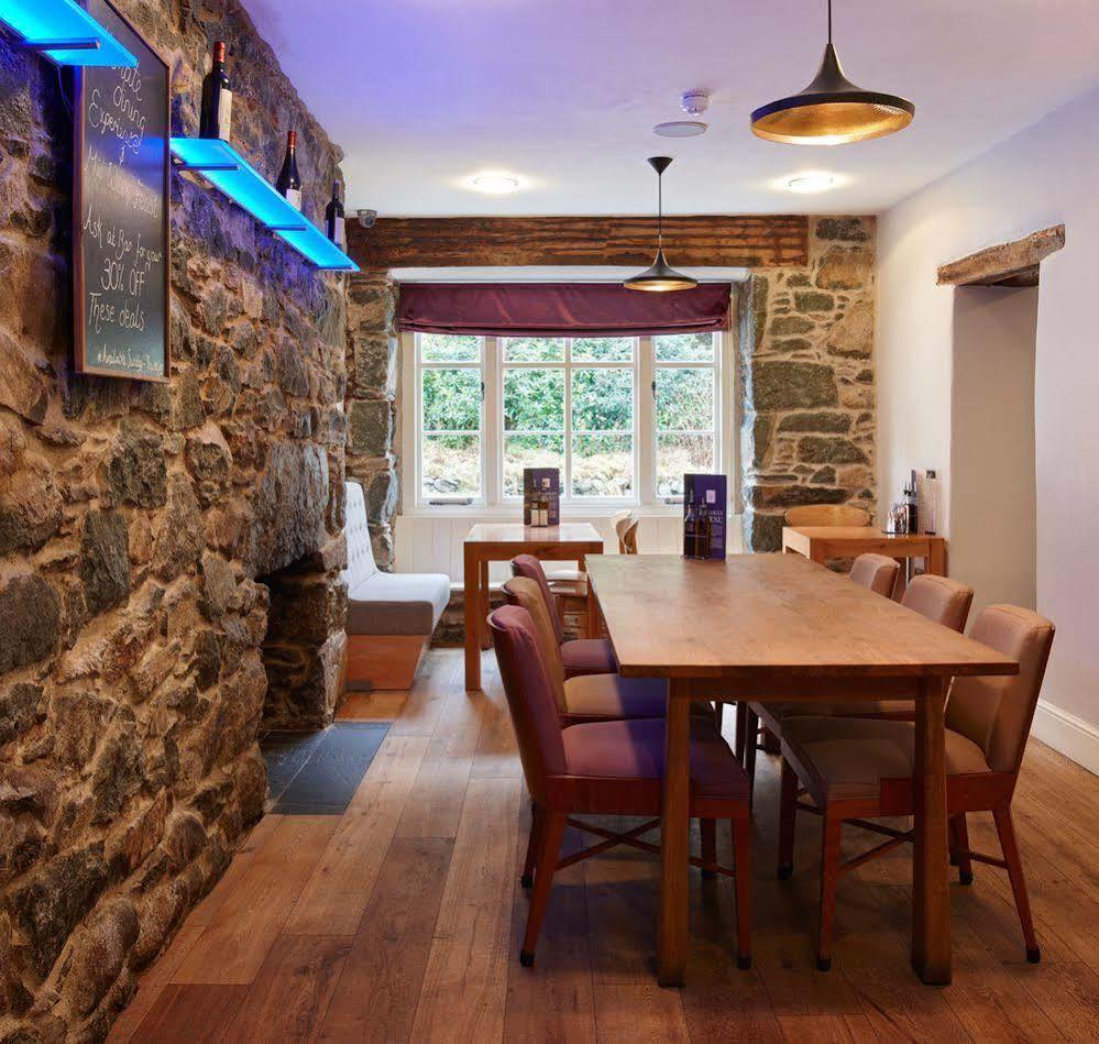 Cross Foxes - Bar Grill Rooms Dolgellau Exterior foto